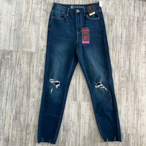 NWT size 7 Juniors' Curvy Denim Jeggings from No Boundaries